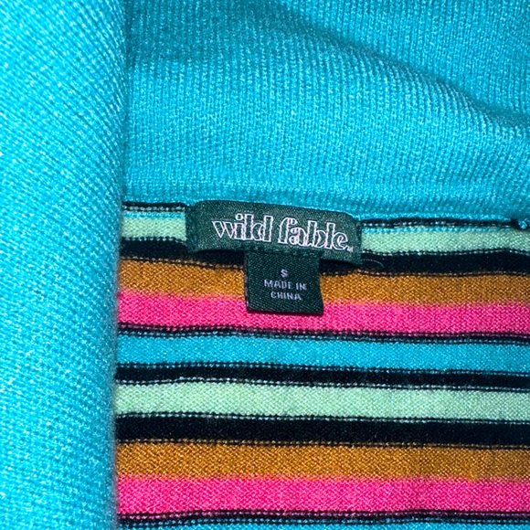 Colorful Collared Crop Top - Picture 2 of 4